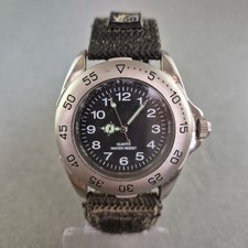 Robuste Quarzuhr mit Leuchtzeigern und Nylon-Klettarmband