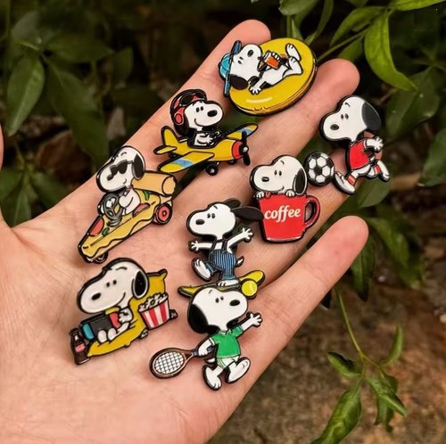 Snoopy peanuts pin - snoopy,