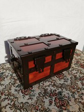 Truhe-Waffentruhe-Schatztruhe-Schatzkiste-l-Geldtruhe-Tresor