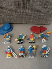 1x Komplettsatz Fußballer mit Fähnchen noch Schlümpfe smurfs (E026)