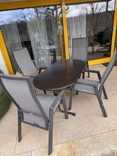 Gartenmöbelset: Tisch und 4