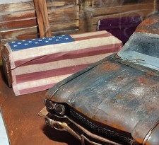 1959 Cadillac Leichenwagen mit US Sarg realistisch Diorama patiniert Umbau 1:18