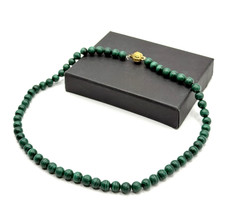 Klassische Malachit-Halskette mit goldfarbenem Verschluss – zeitlos & elegant