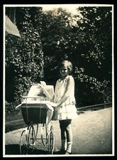 Berlin 1928 - Am Köllnischen Park - Mädchen mit Kinderwagen - 1920er Foto 9x12cm