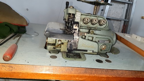 Nähmaschine,3-Faden-Kettelmas