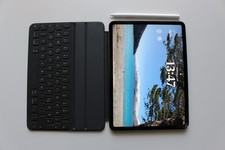 iPad Pro 11 Zoll, space grey, 128 GB mit Apple Magic Keyboard und Apple Pen 2.0