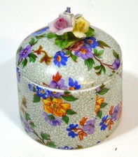 Porzellan,Deckeldose mit