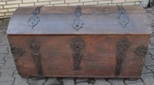schwere antike alte Holz Truhe Bauerntruhe Aussteuertruhe Beschläge Schatzkiste