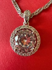 Luxuriöse Halskette mit 2