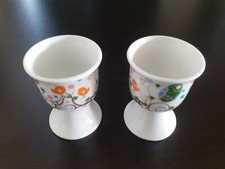 2 alte Eierbecher, mit Motiv Ostereier, Blumen