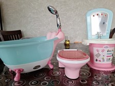 Set: Badewanne, Waschtisch und