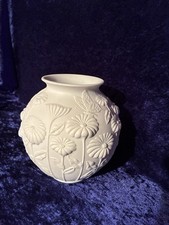 Kaiser Porzellan Vase Biskuit