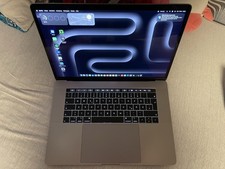 Apple MacBook Pro 2018 / 15,4