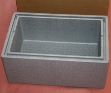 große graue Styropor-Box mit