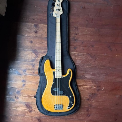 Squier fender precision - by,