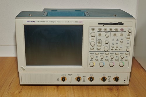 Tektronix tds5054b av - tektronix,