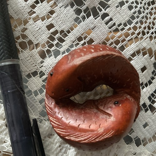 Geschnitztes holz netsuke zwei - holz,