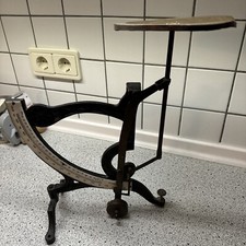 Alte antike Brief Waage 1000 Gramm, Email Skala, Gestell Gußeisen, H 38 cm, GUT!