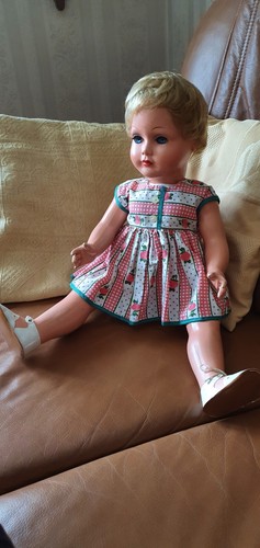 Puppe groß mit kurzen locken - groß,