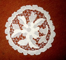 kleine runde Spitzendecke Point de Venice Handarbeit Leinenzwirn beige TOP