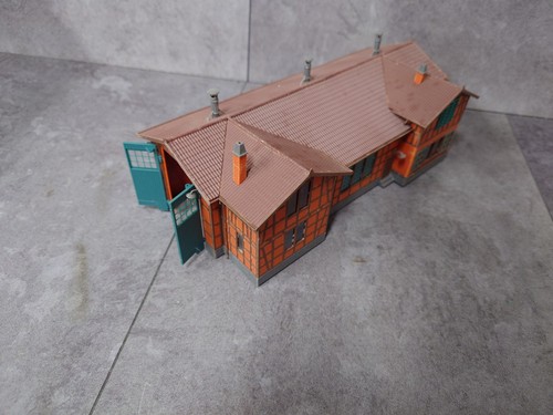 Aufgebauter lokschuppen - aufgebauter, h0