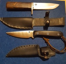 Zwei handgeschmiedete Outdoormesser