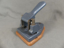 alter ESO Locher Hammerschlag Lack, auf Holzbrett