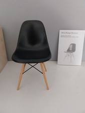 Vitra Miniatur Eames DSW Chair schwarz Maßstab 1:6 - US DUTY INKL - gebraucht