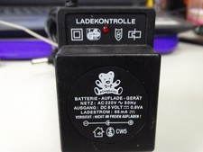 Universal  Playbear Batterie  Auflade  Gerät Ladekontrolle DC 8V 0,6VA   #71