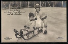 Prinz Louis Ferdinand und Prinz Wilhelm auf der Eisbahn, Ansichtskarte 