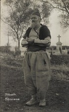 Ak Mann in albanischer Tracht