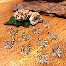 10 Stück Hufeisen 3D Charms