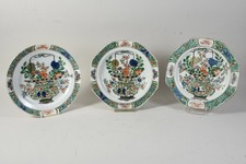 P45R53- 3 China Porzellan Teller handbemalt mit Blumenkorb Motiv