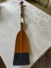 Maritime Wandgarderobe aus Holz im Vintage Paddel Design Pflegeleichte