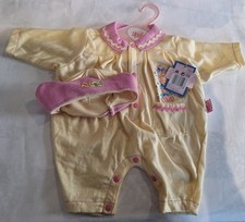 Chou Chou STRAMPLER gelb, Kleidung für Puppen 48 cm, neu und unbenutzt mit Mütze