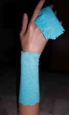 wunderschöne Armstulpen aus elastischer Spitze in  blau