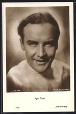 Schauspieler Igo Sym lächelnd