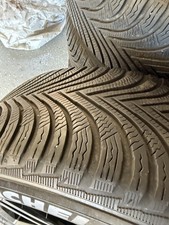 4 Winter-Kompletträder Michelin 225/55 R17 auf schwarzen Alus für BMW Mini 