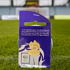 Sammler Pin - Sport - Fifa WM 2006 "Logo" Gold auf Blister