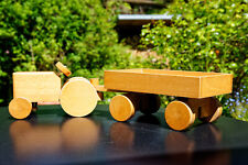 Traktor mit Anhänger aus