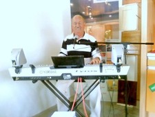 Tyros4 XXL - Keyboard, gebr., mit Lautsprecher, Bass, Keyboardständer und Tasche