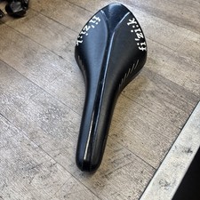 FIZIK ARIONE SATTEL, Carbon