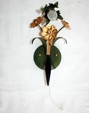WANDLEUCHTE aus Metall in Blumenform Jugendstil mit Blättern und goldenen Blüten