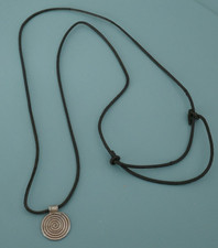 superschönes AMULETT  /