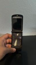 Motorola RAZR V3 Klapphandy – Klassiker – Schwarz – mit Ladegerät & Kopfhörer