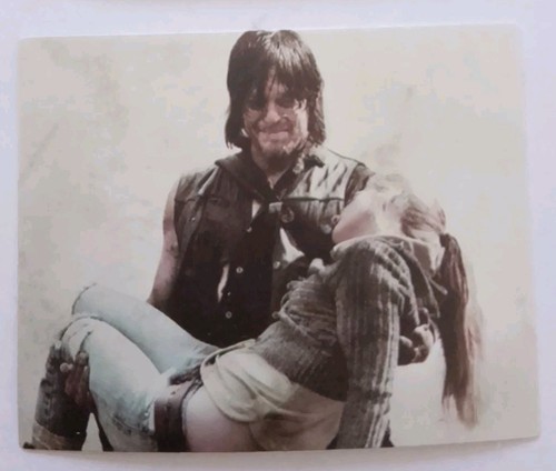 The walking dead daryl dixon - walking,