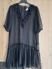 Schwarzes Kleid, Chiffonkleid