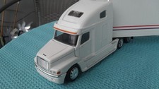 NZG 416 Freightliner Sattelzug USA Truck 1:43