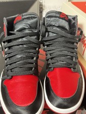 Air Jordan 1 Retro High OG "Satin Bred". Size/Gr. EU42 Us9