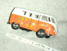 (200) Welly VW Bus T1, Art.Nr. 49764, 1:37, (pastell) rot/weiss, m. Rückzugmotor